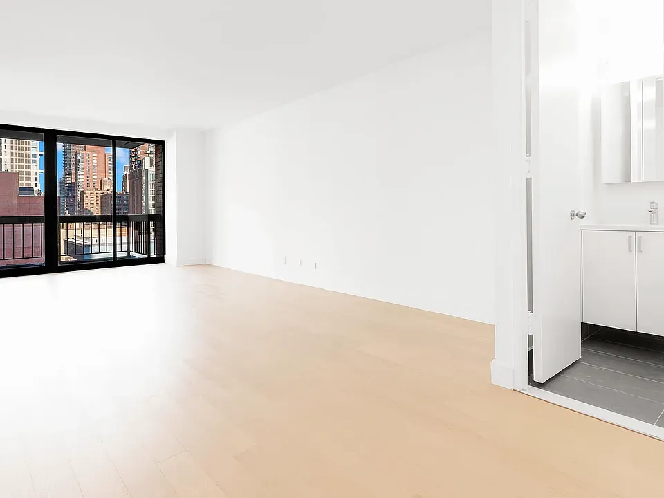 245 E 58th St #7B
