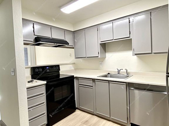 5th image of 2769 NE Mesa Ct Unit 2