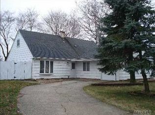 31 Charter Rd, Selden, NY 11784