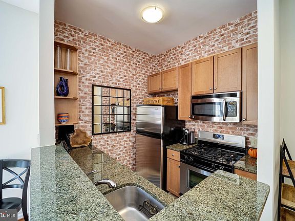 3rd image of 309 Holland Ln Unit 130