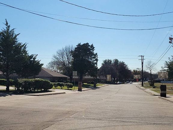 4th image of 415 N Greenstone Ln