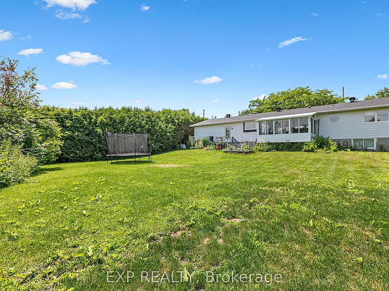 10 Queen Anne Cres — Photo 41