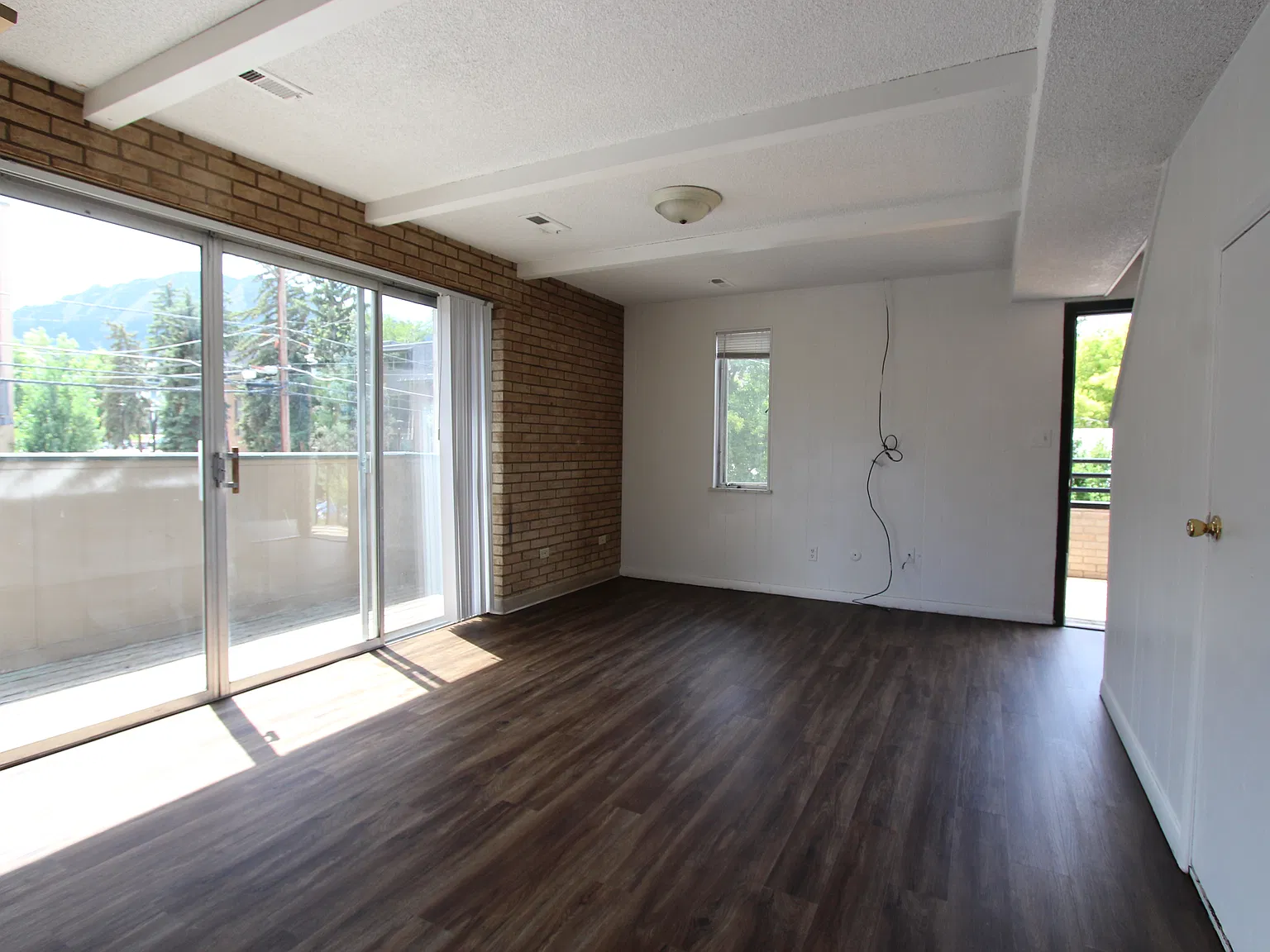 3 bed, 900 sqft, $4,800 — Photo 2