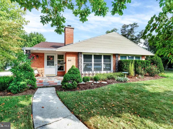 641 Country Club Rd, York, PA 17403