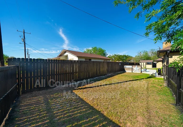 303 Schneider St — Photo 6