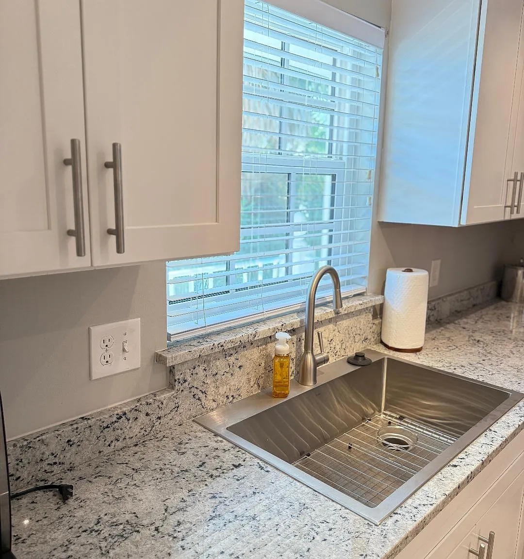 2 bed, 1070 sqft, $2,400 — Photo 3