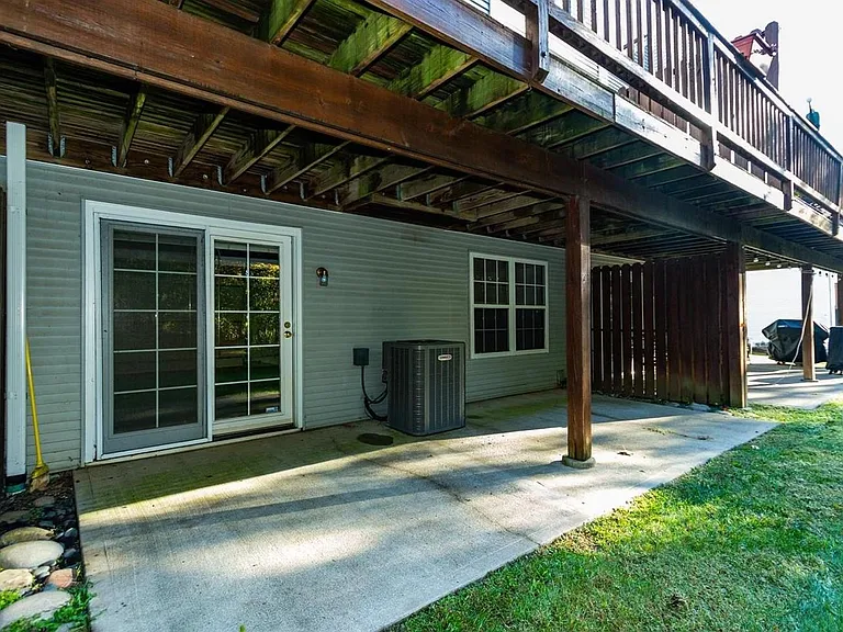 5055 Bristol Ct — Photo 11