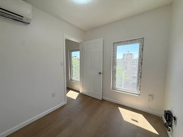 392 Lorimer St #3 — Photo 14