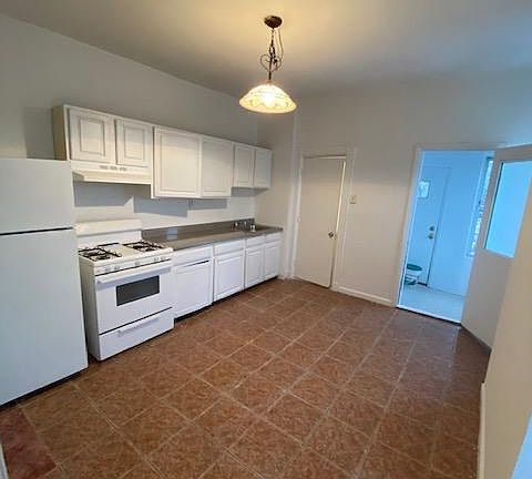 4th image of 86 Ash St #3W