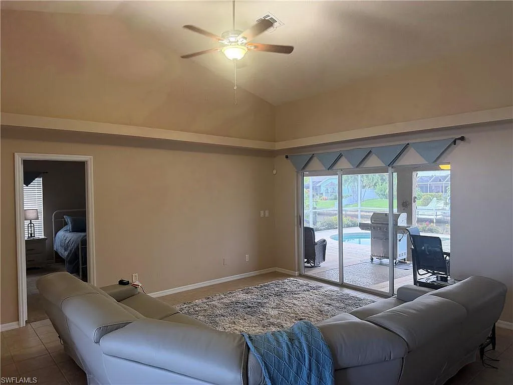 3 bed, 2.0 bath, 2032 sqft, $6,000 — Photo 4