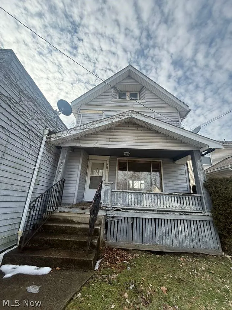 1406 Hart St photo 1