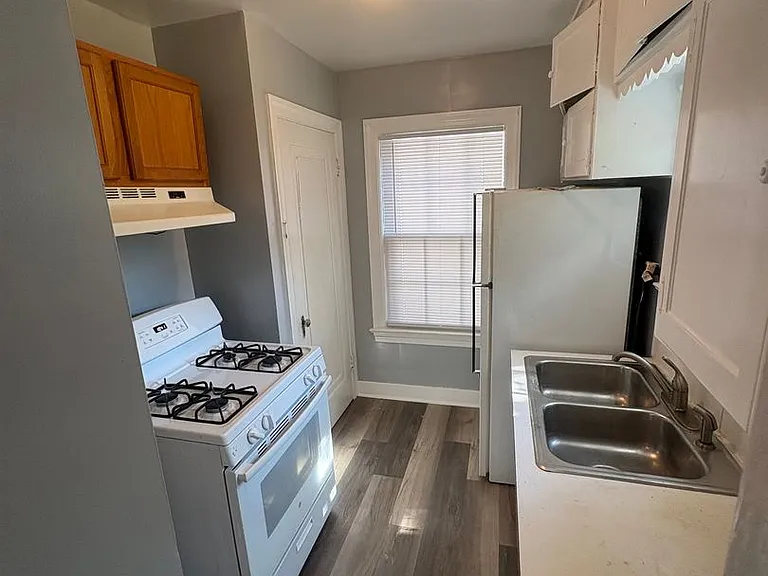 2511 W Downs Cir — Photo 3