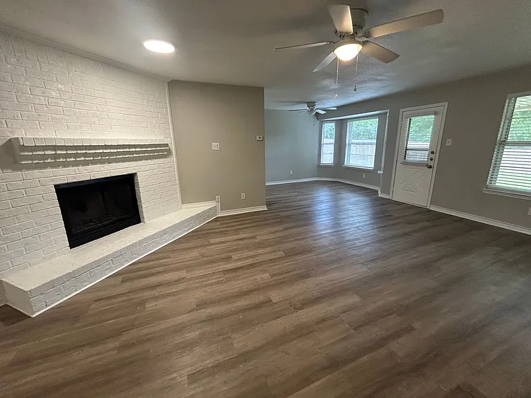 1310 Goodhue Dr — Photo 3