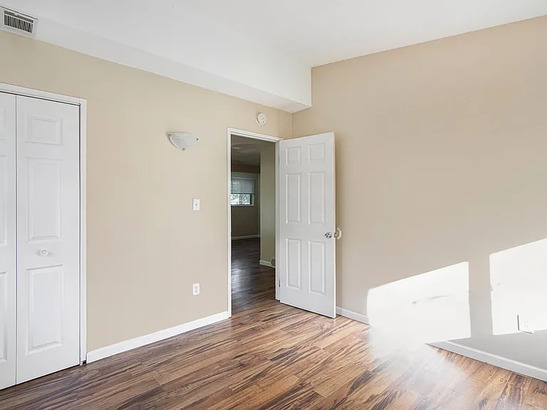 2426 Shasta Dr — Photo 11