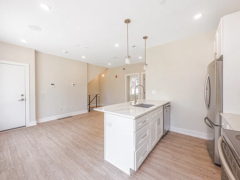 2156 N Darien St #A8 — Photo 21