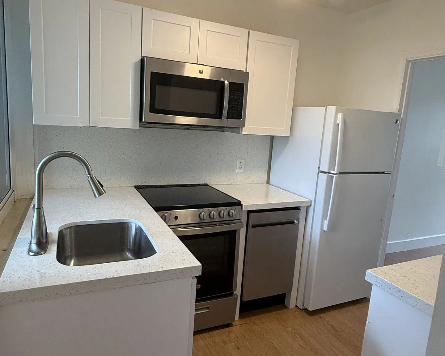 2 bed, 850 sqft, $2,300 — Photo 1
