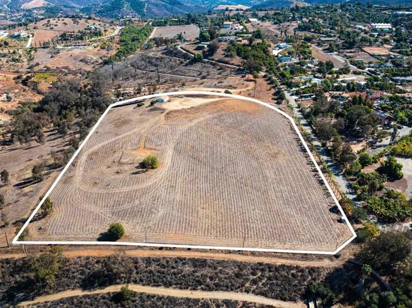30207 Lagunita Ln, Vista, CA 92084