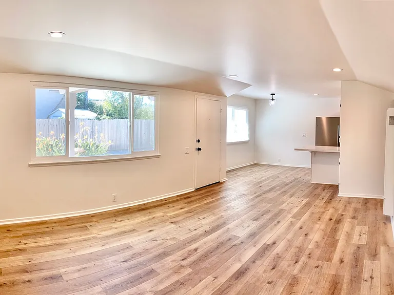 416 Mills Way — Photo 3