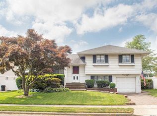 43 Eileen Ave, Plainview, NY 11803