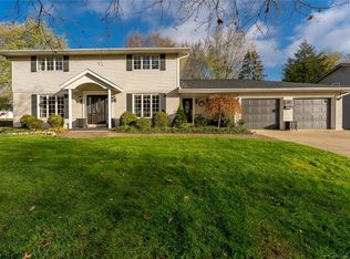 2119 Vixen St NW, North Canton, OH 44720