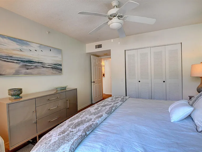 703 Villa Cir #703 — Photo 8