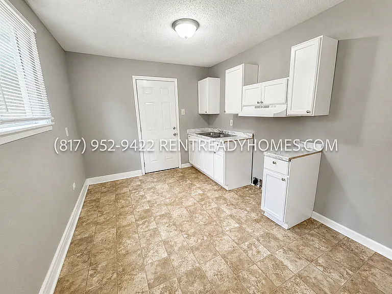 501 Henson St — Photo 3