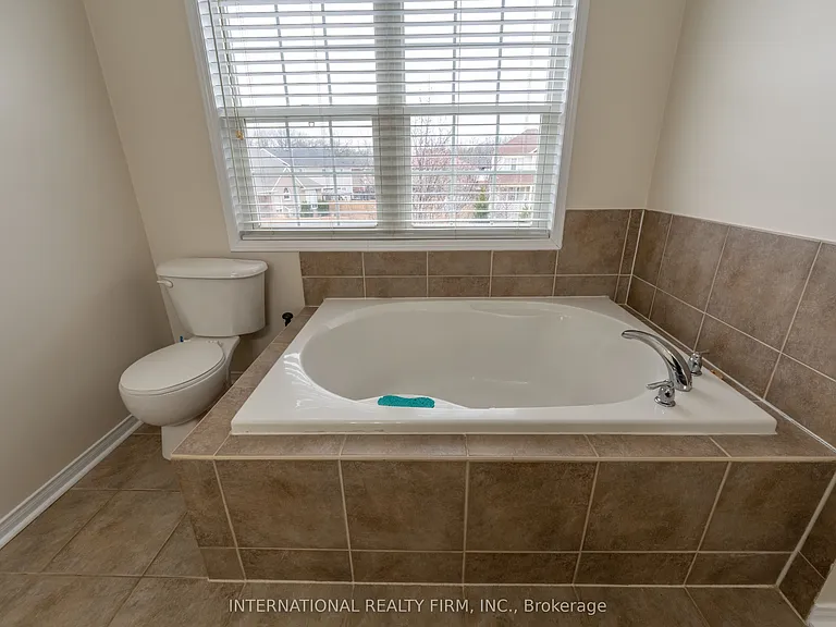 102 Hunter Way — Photo 31