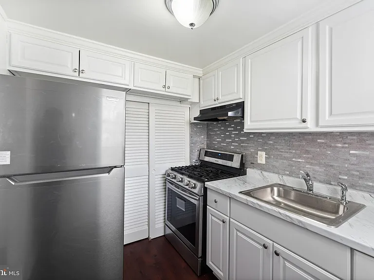 2510 Iverson St — Photo 10