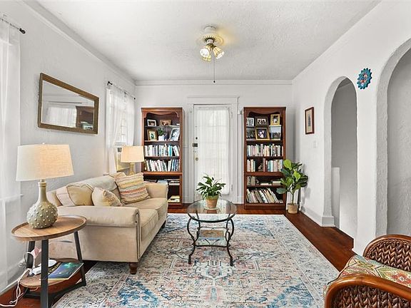 3rd image of 4502-04 Pitt St