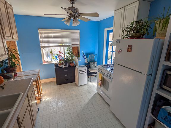 4th image of 1710 Center Rd