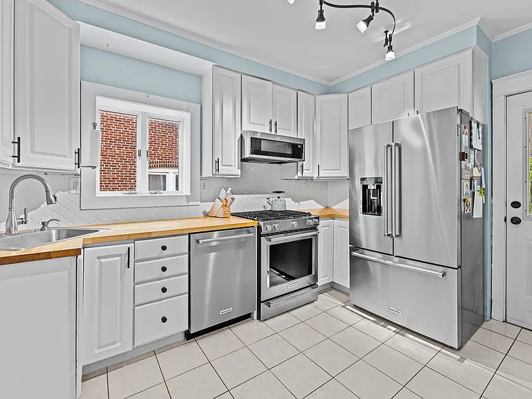 2031 Alameda Ave — Photo 9
