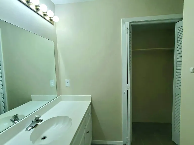 33 Nantucket Dr — Photo 13