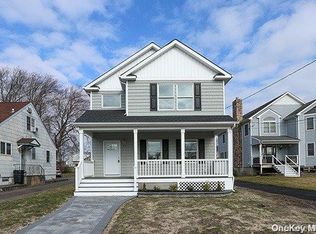 17 Campbell St, Patchogue, NY 11772