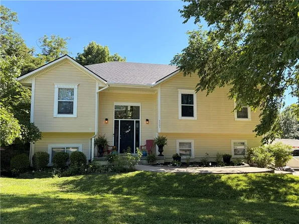 5503 NW Raintree Dr, Parkville, MO 64152
