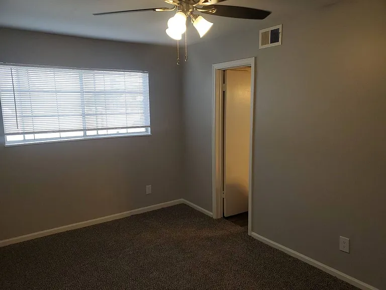 Stratford East Apartments — Photo 91