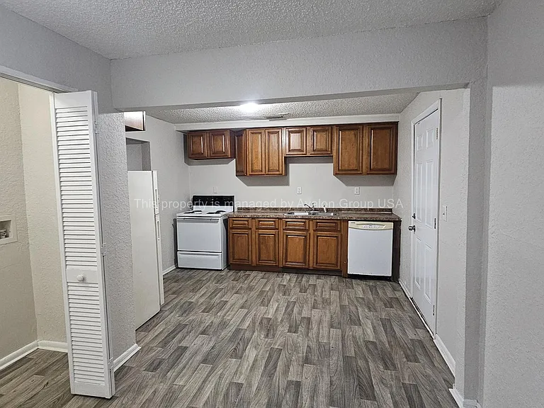 9658 Gibson Ave — Photo 10