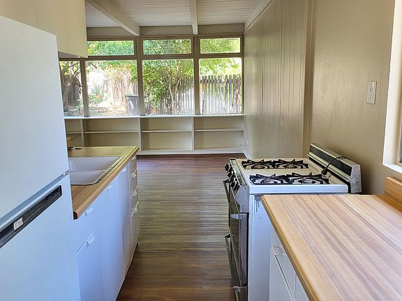 5th image of 628 Blanchard Pl