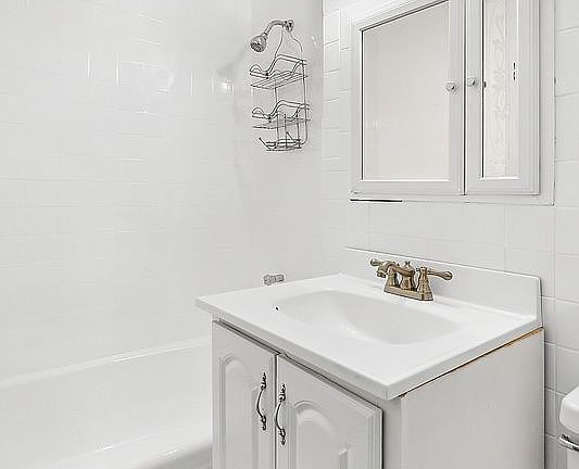 4th image of 225 E 36th St APT 1B