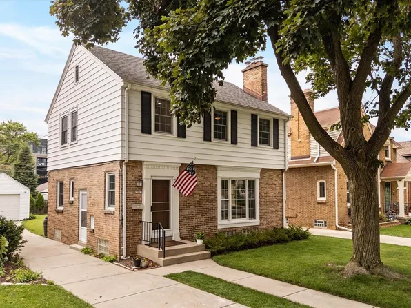 5825 North Bay Ridge AVENUE, Whitefish Bay, WI 53217