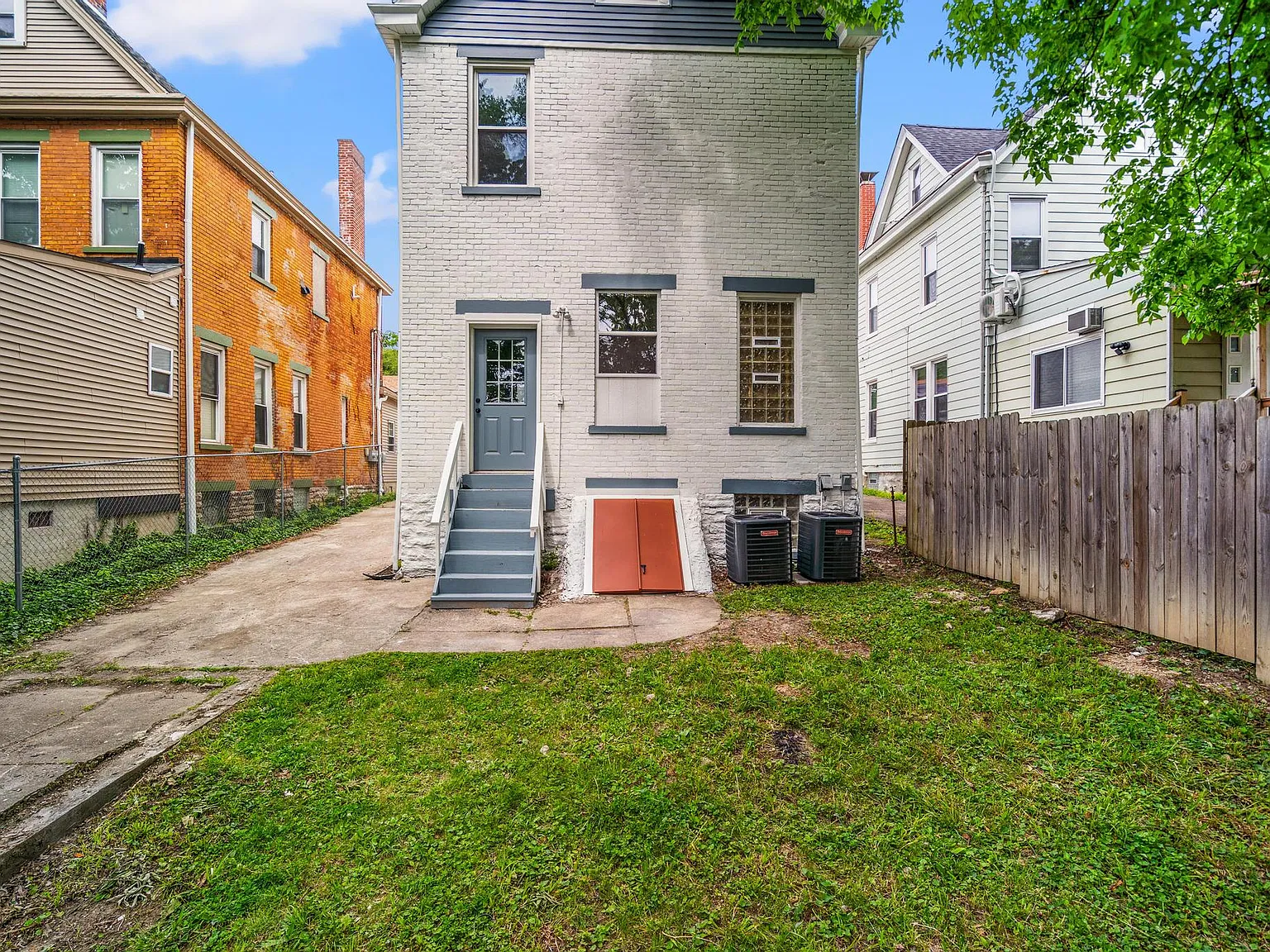 5 bed, 1974 sqft, $3,200 — Photo 3