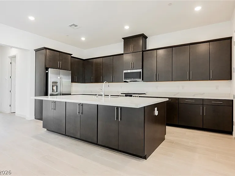 116 Skylar Village Ave — Photo 2