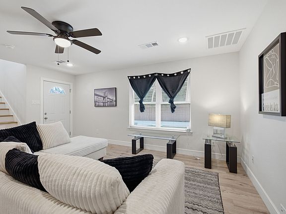5th image of 2204 Ash Crescent St #2204