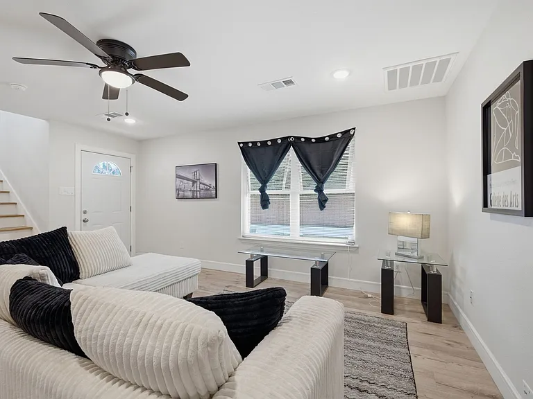 2204 Ash Crescent St #2204 — Photo 5