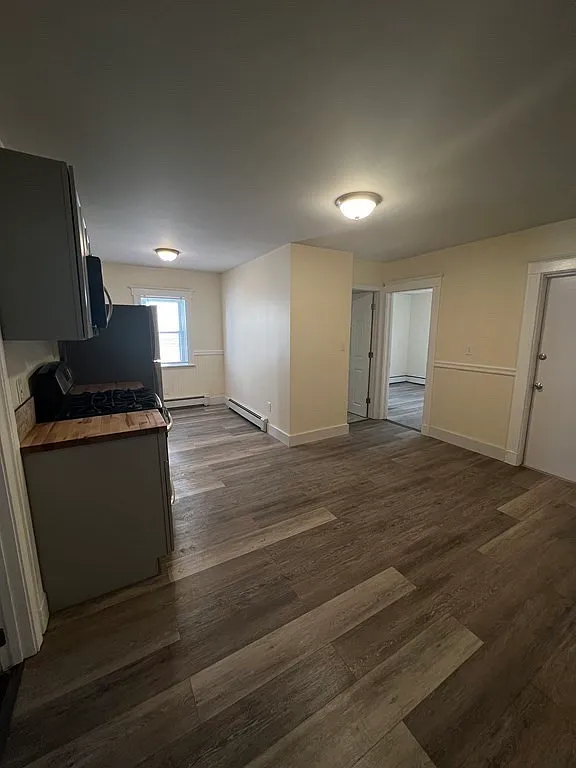 3 bed, 1000 sqft, $3,200 — Photo 3