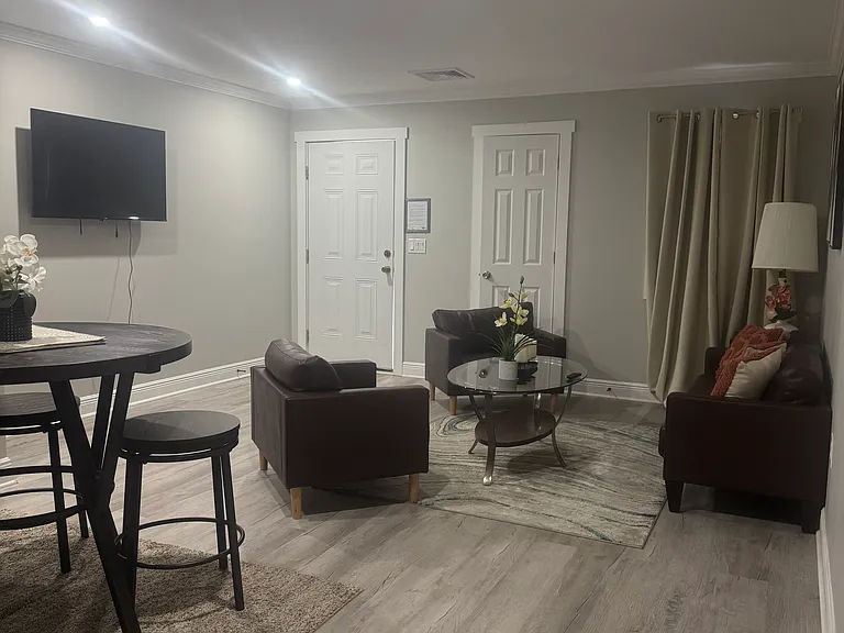 Prince Court Apartments — Photo 15