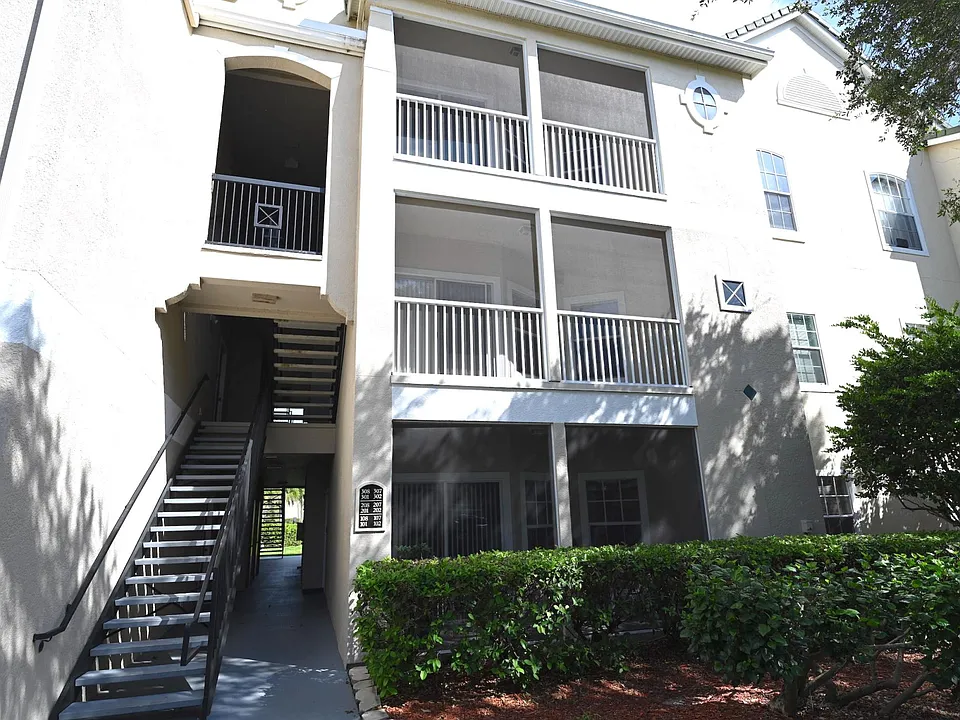 5110 Northridge Rd #202