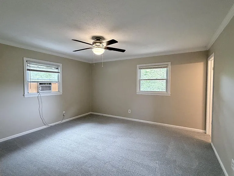 725 Wildflower Ln — Photo 24