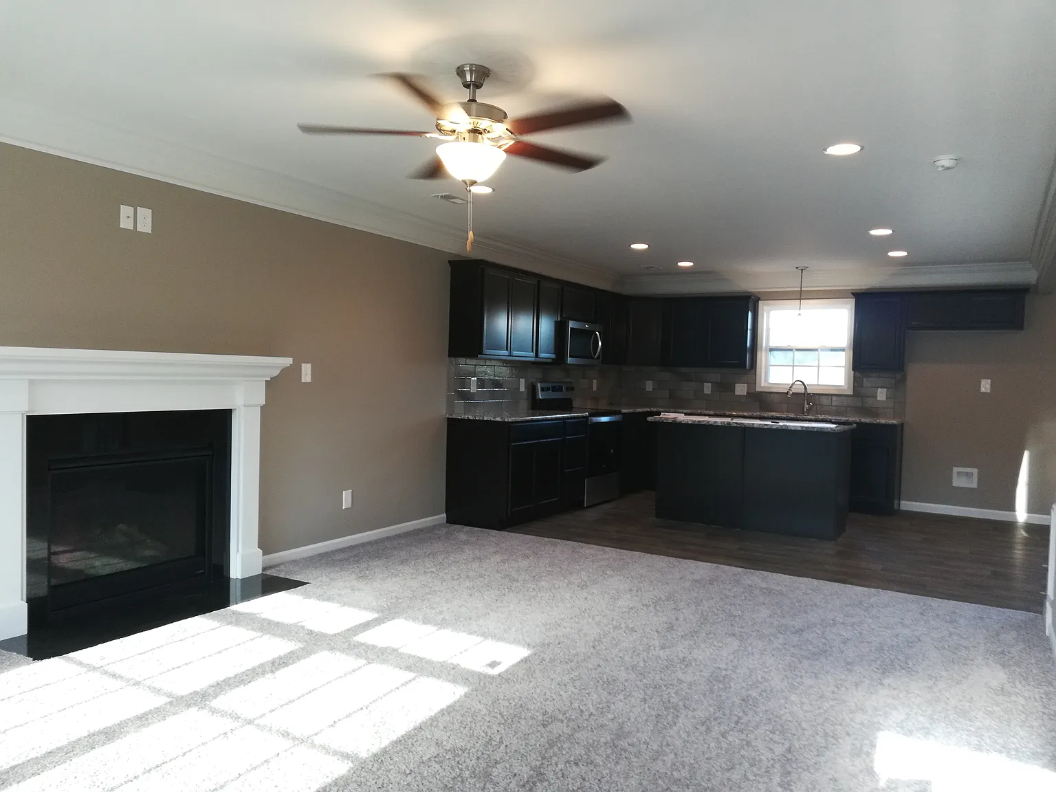 4 bed, 2.5 bath, 2159 sqft, $2,600 — Photo 2