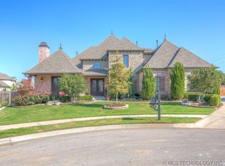 8009 S Guthrie Ct, Tulsa, OK 74132