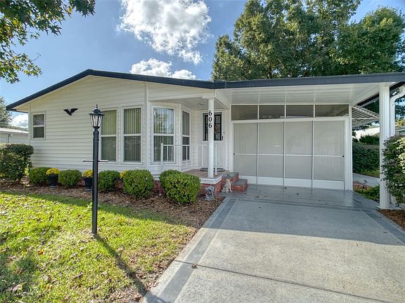 2nd image of 606 Rainbow Blvd